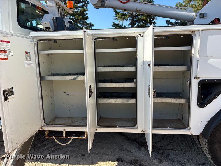 image for item ET7090 2016 International 4300  bucket truck