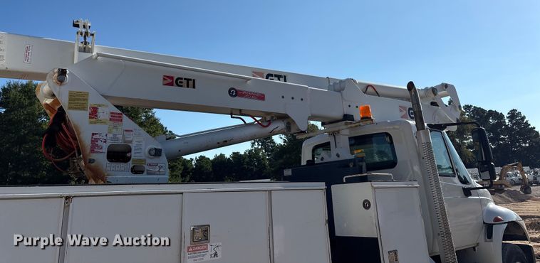 image for item ET7090 2016 International 4300  bucket truck