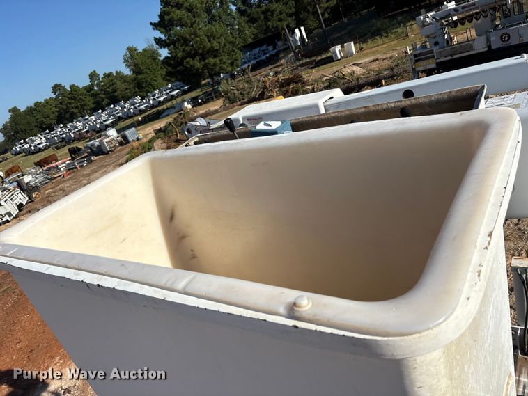 image for item ET7090 2016 International 4300  bucket truck