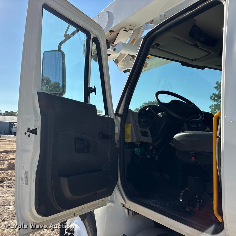 image for item ET7090 2016 International 4300  bucket truck