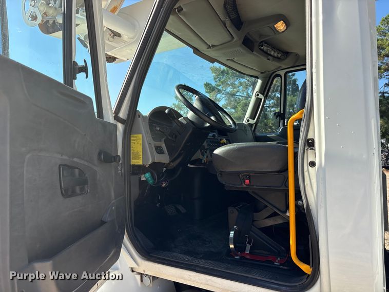 image for item ET7090 2016 International 4300  bucket truck