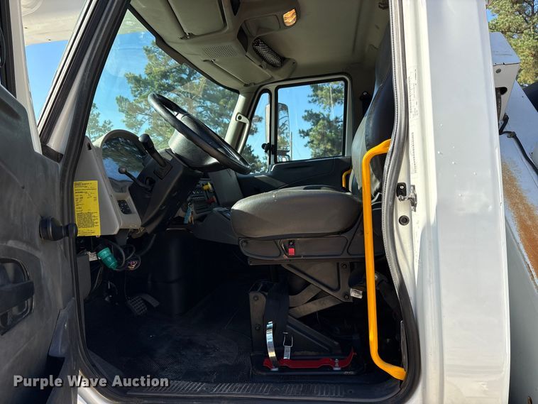 image for item ET7090 2016 International 4300  bucket truck