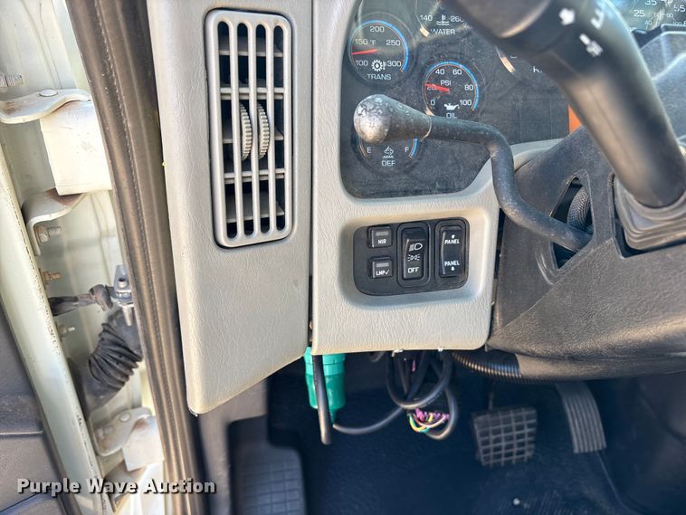 image for item ET7090 2016 International 4300  bucket truck