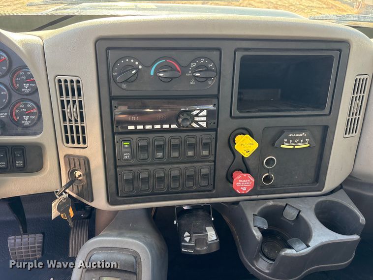 image for item ET7090 2016 International 4300  bucket truck