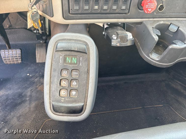 image for item ET7090 2016 International 4300  bucket truck