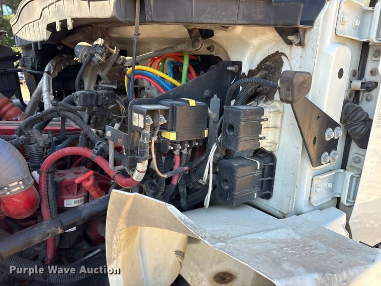 image for item ET7090 2016 International 4300  bucket truck