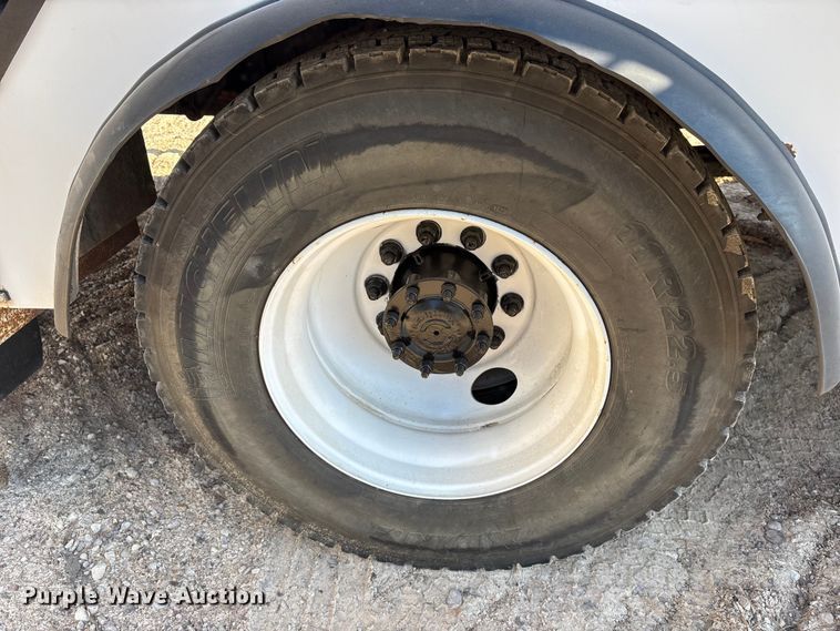 image for item ET7090 2016 International 4300  bucket truck