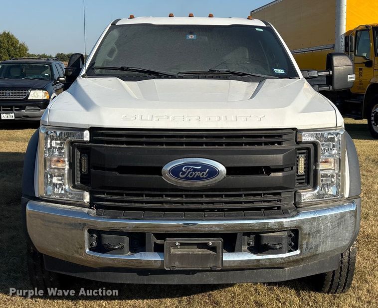 image for item ET7096 2019 Ford F450 Super Duty XL Crew Cab truck cab and chassis