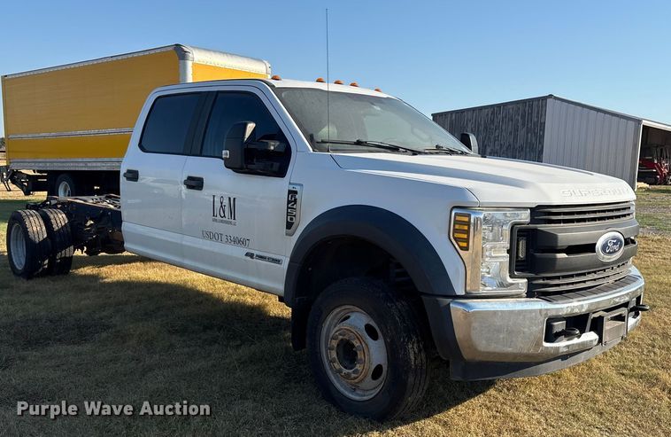 image for item ET7096 2019 Ford F450 Super Duty XL Crew Cab truck cab and chassis