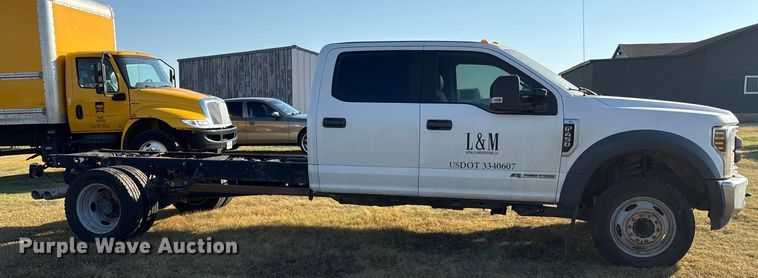 image for item ET7096 2019 Ford F450 Super Duty XL Crew Cab truck cab and chassis