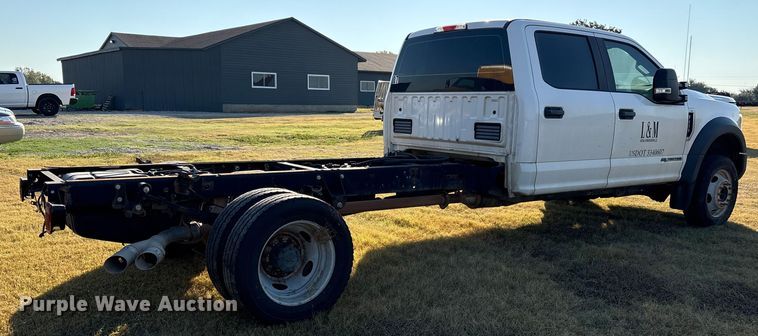 image for item ET7096 2019 Ford F450 Super Duty XL Crew Cab truck cab and chassis