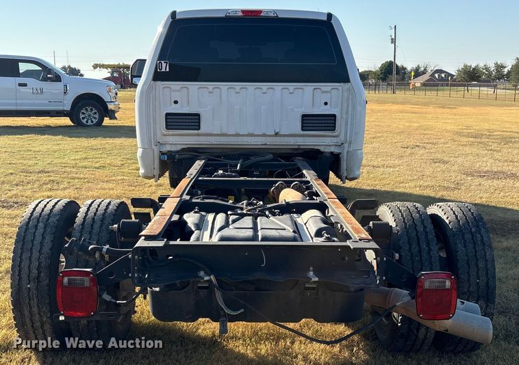 image for item ET7096 2019 Ford F450 Super Duty XL Crew Cab truck cab and chassis