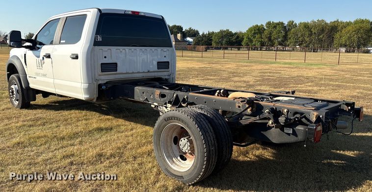 image for item ET7096 2019 Ford F450 Super Duty XL Crew Cab truck cab and chassis
