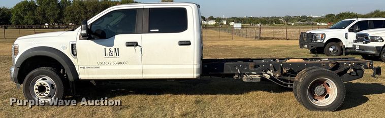 image for item ET7096 2019 Ford F450 Super Duty XL Crew Cab truck cab and chassis