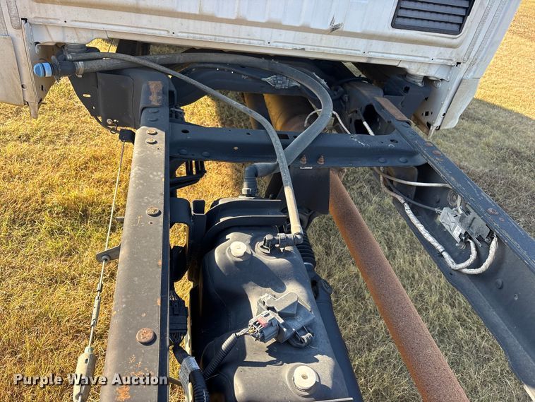 image for item ET7096 2019 Ford F450 Super Duty XL Crew Cab truck cab and chassis