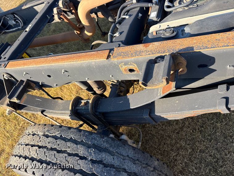 image for item ET7096 2019 Ford F450 Super Duty XL Crew Cab truck cab and chassis