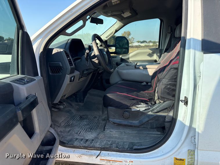 image for item ET7096 2019 Ford F450 Super Duty XL Crew Cab truck cab and chassis