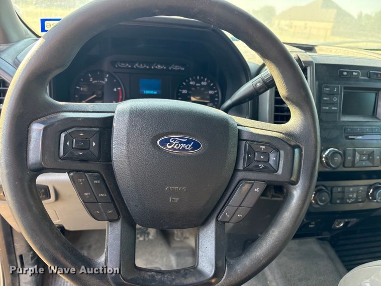 image for item ET7096 2019 Ford F450 Super Duty XL Crew Cab truck cab and chassis