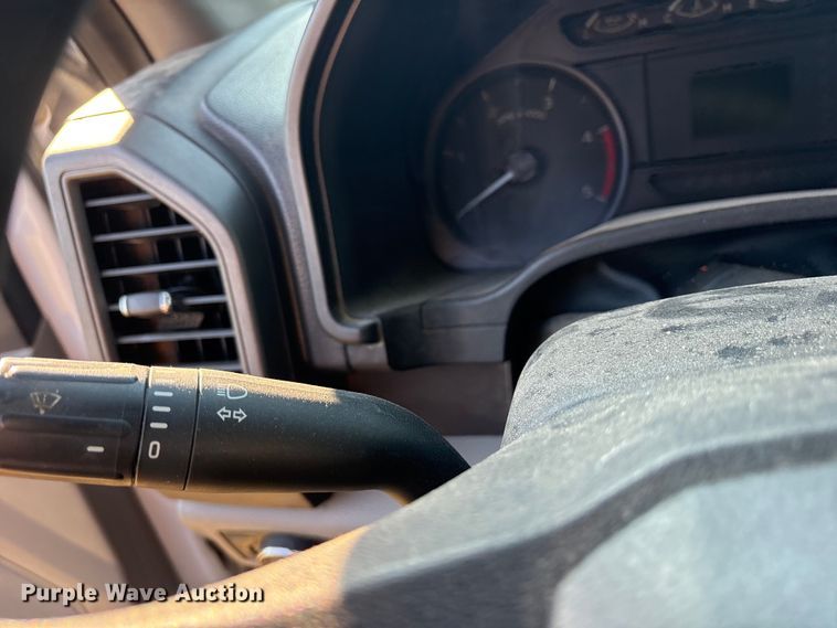 image for item ET7096 2019 Ford F450 Super Duty XL Crew Cab truck cab and chassis