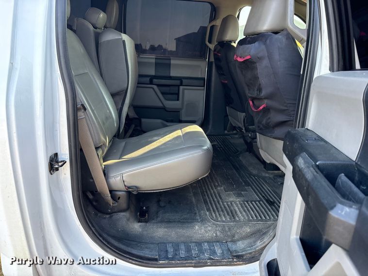 image for item ET7096 2019 Ford F450 Super Duty XL Crew Cab truck cab and chassis