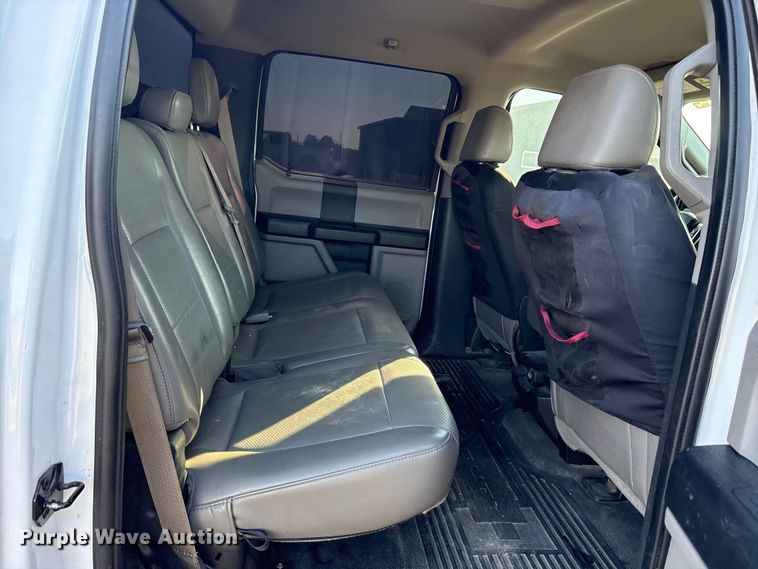 image for item ET7096 2019 Ford F450 Super Duty XL Crew Cab truck cab and chassis