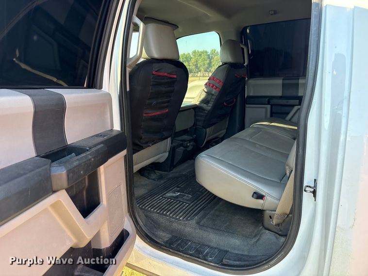 image for item ET7096 2019 Ford F450 Super Duty XL Crew Cab truck cab and chassis