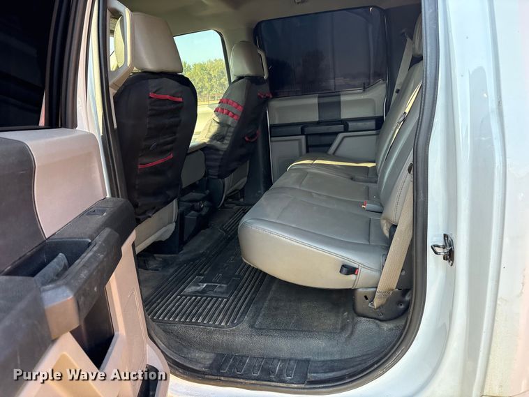 image for item ET7096 2019 Ford F450 Super Duty XL Crew Cab truck cab and chassis