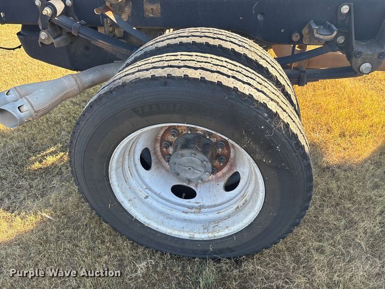 image for item ET7096 2019 Ford F450 Super Duty XL Crew Cab truck cab and chassis