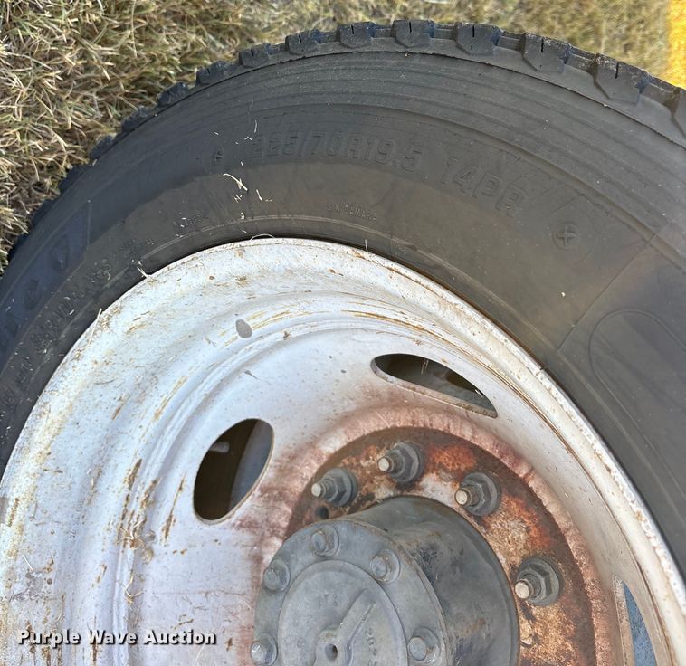 image for item ET7096 2019 Ford F450 Super Duty XL Crew Cab truck cab and chassis