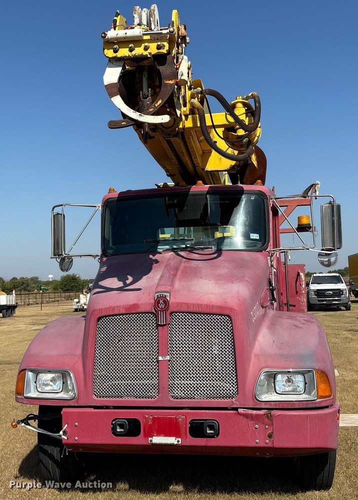 image for item ET7098 2005 Kenworth T300 digger derrick truck