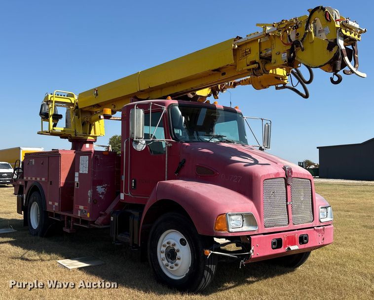 image for item ET7098 2005 Kenworth T300 digger derrick truck