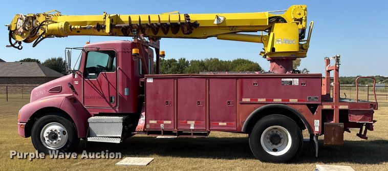 image for item ET7098 2005 Kenworth T300 digger derrick truck