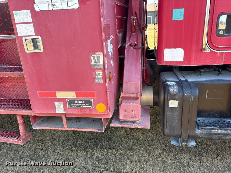 image for item ET7098 2005 Kenworth T300 digger derrick truck