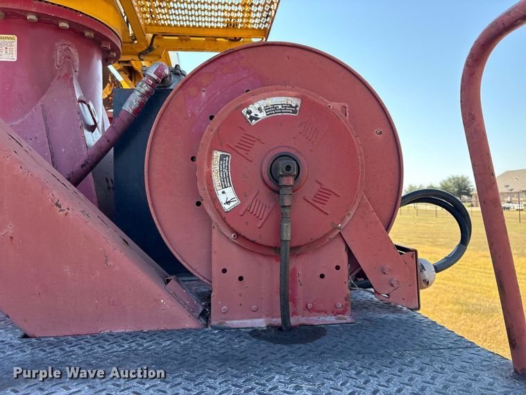 image for item ET7098 2005 Kenworth T300 digger derrick truck