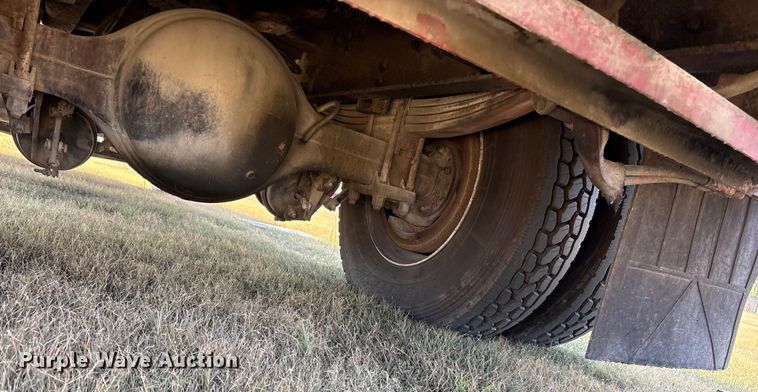 image for item ET7098 2005 Kenworth T300 digger derrick truck