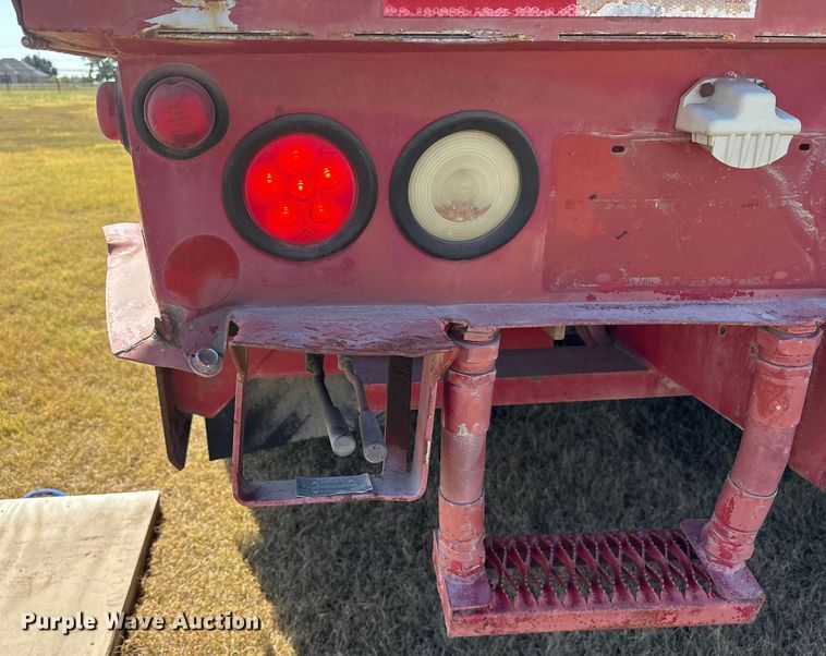 image for item ET7098 2005 Kenworth T300 digger derrick truck