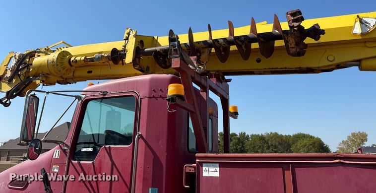 image for item ET7098 2005 Kenworth T300 digger derrick truck