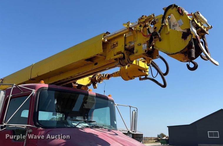 image for item ET7098 2005 Kenworth T300 digger derrick truck