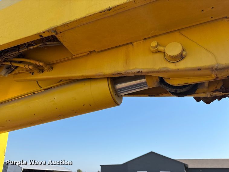 image for item ET7098 2005 Kenworth T300 digger derrick truck