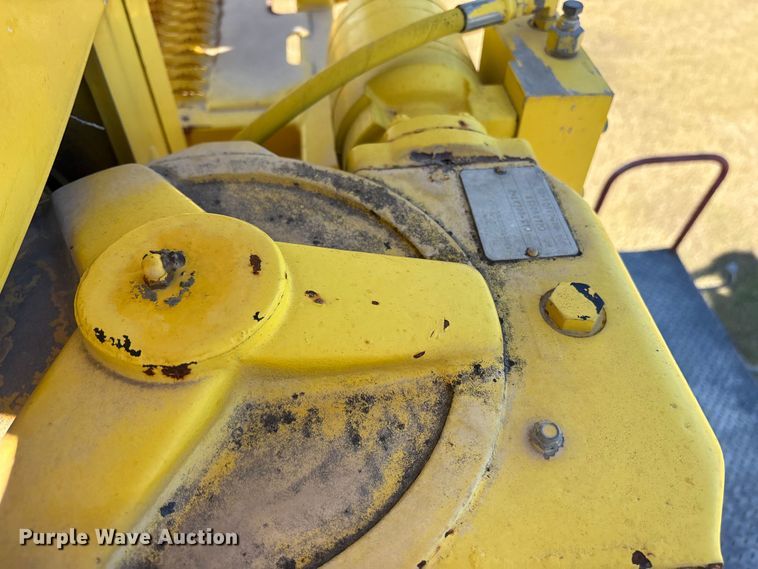 image for item ET7098 2005 Kenworth T300 digger derrick truck