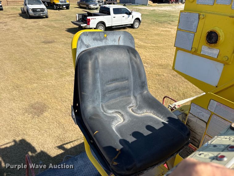 image for item ET7098 2005 Kenworth T300 digger derrick truck