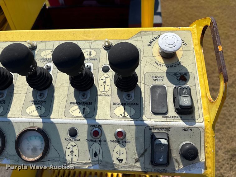 image for item ET7098 2005 Kenworth T300 digger derrick truck