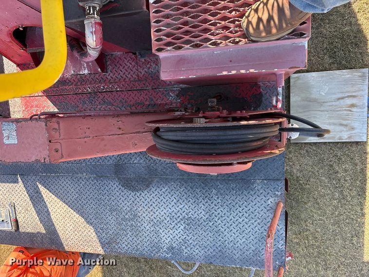 image for item ET7098 2005 Kenworth T300 digger derrick truck