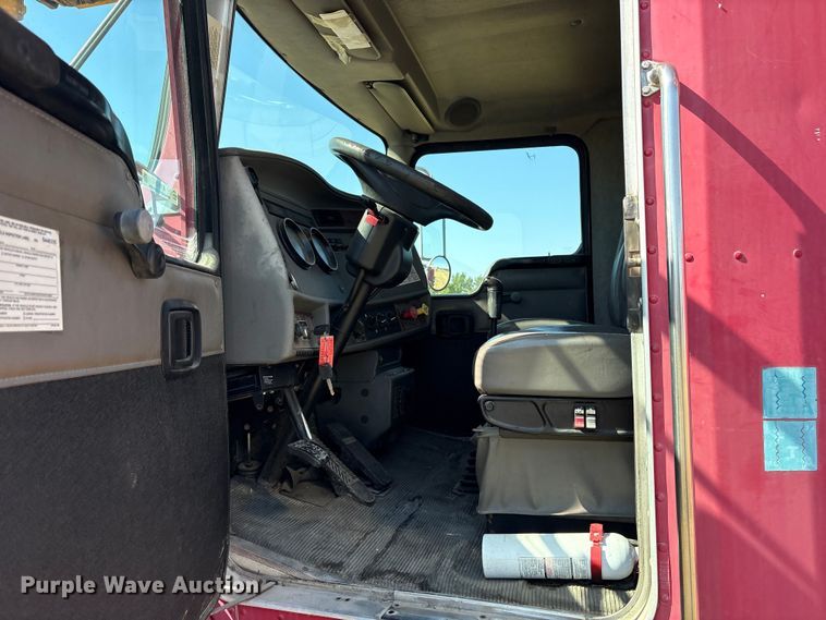 image for item ET7098 2005 Kenworth T300 digger derrick truck