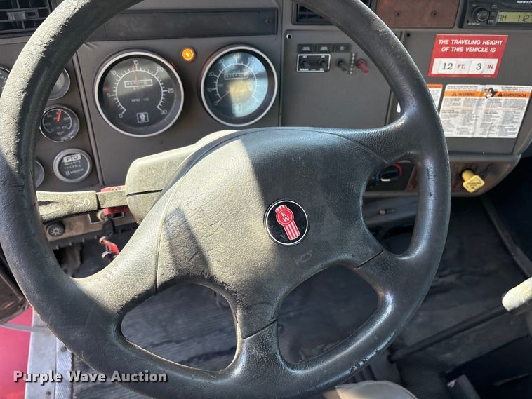 image for item ET7098 2005 Kenworth T300 digger derrick truck