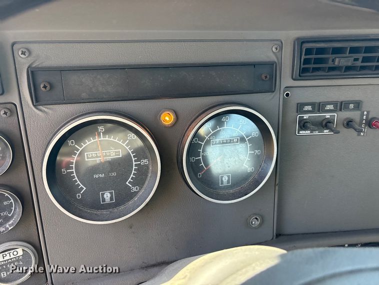 image for item ET7098 2005 Kenworth T300 digger derrick truck