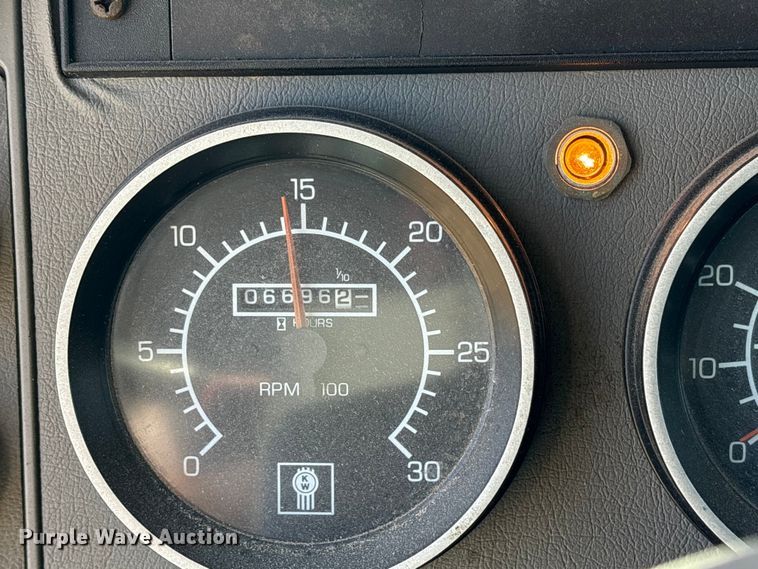 image for item ET7098 2005 Kenworth T300 digger derrick truck