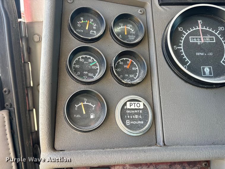 image for item ET7098 2005 Kenworth T300 digger derrick truck