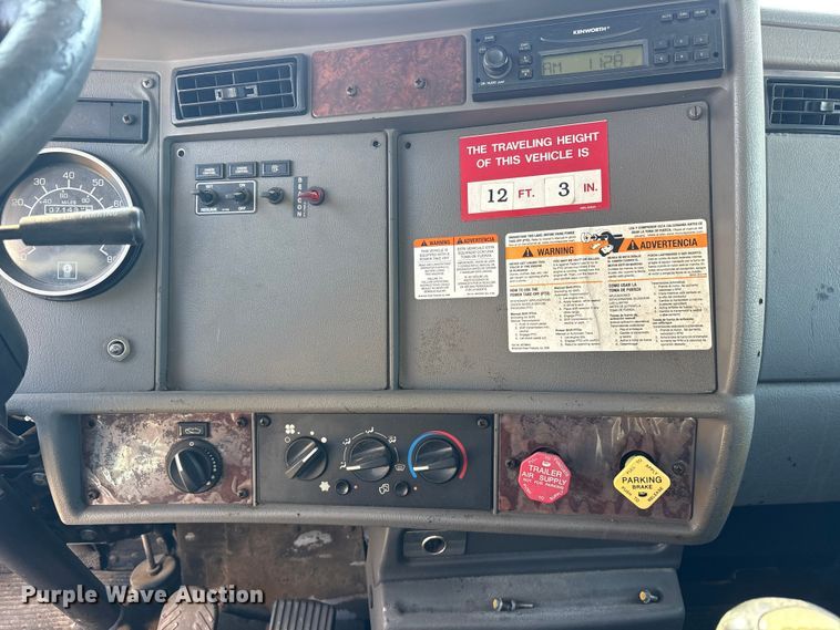 image for item ET7098 2005 Kenworth T300 digger derrick truck