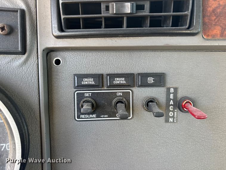 image for item ET7098 2005 Kenworth T300 digger derrick truck